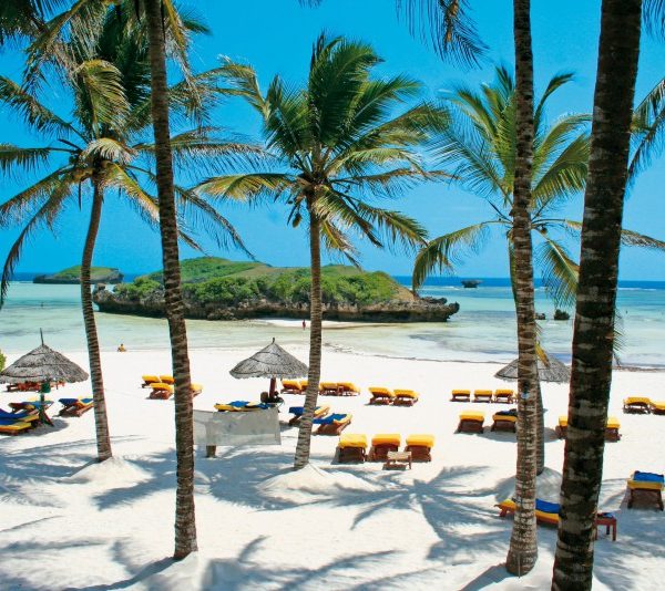 TSAVO EAST SAFARI FROM DIANI BEACH 2 DAYS
